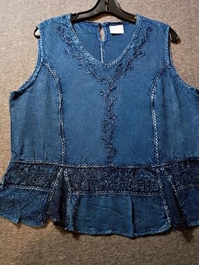 Vintage L.S.I. Sleeveless Embroidered Peplum Tank Top in Navy Blue Size L/XL